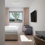 New! A 56, 98m2 Heated Pool&spa, Near Split Kaštela
