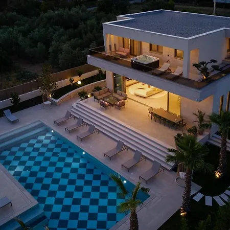 New! A 56, 98m2 Heated Pool&spa, Near Split Villa *