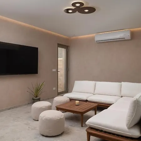 New! A 56, 98m2 Heated Pool&spa, Near Split *