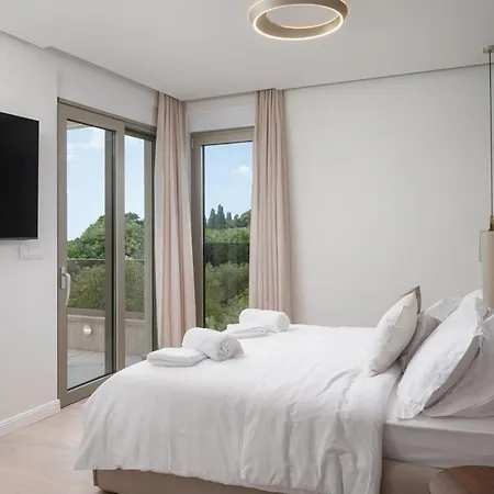 New! A 56, 98m2 Heated Pool&spa, Near Split Villa Kaštela