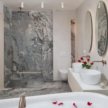 New! A 56, 98m2 Heated Pool&spa, Near Split Villa *