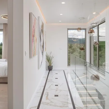 New! A 56, 98m2 Heated Pool&spa, Near Split *