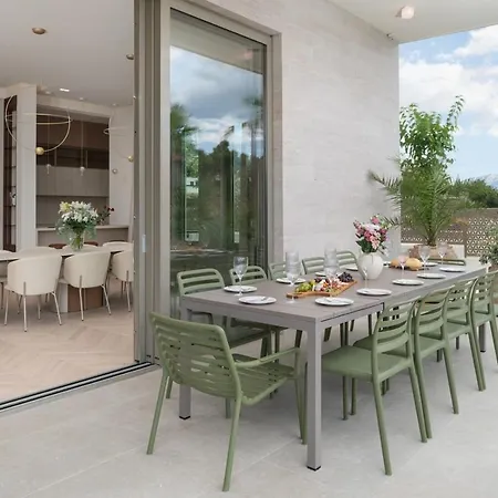New! A 56, 98m2 Heated Pool&spa, Near Split *
