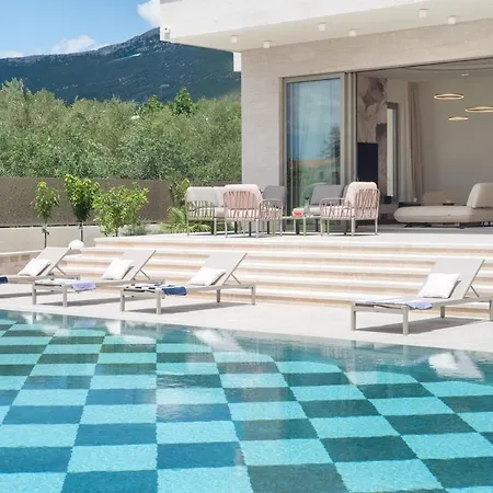 New! A 56, 98m2 Heated Pool&spa, Near Split Kaštela