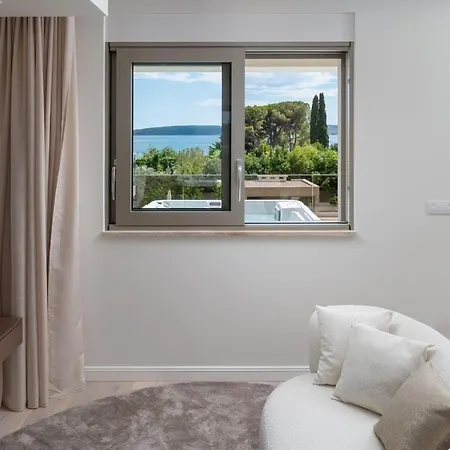 New! A 56, 98m2 Heated Pool&spa, Near Split 别墅