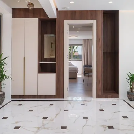 New! A 56, 98m2 Heated Pool&spa, Near Split *