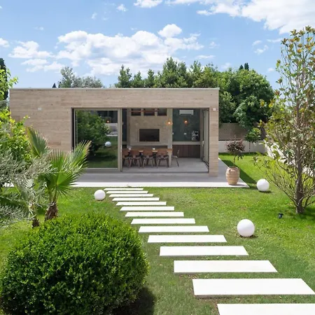 New! A 56, 98m2 Heated Pool&spa, Near Split *